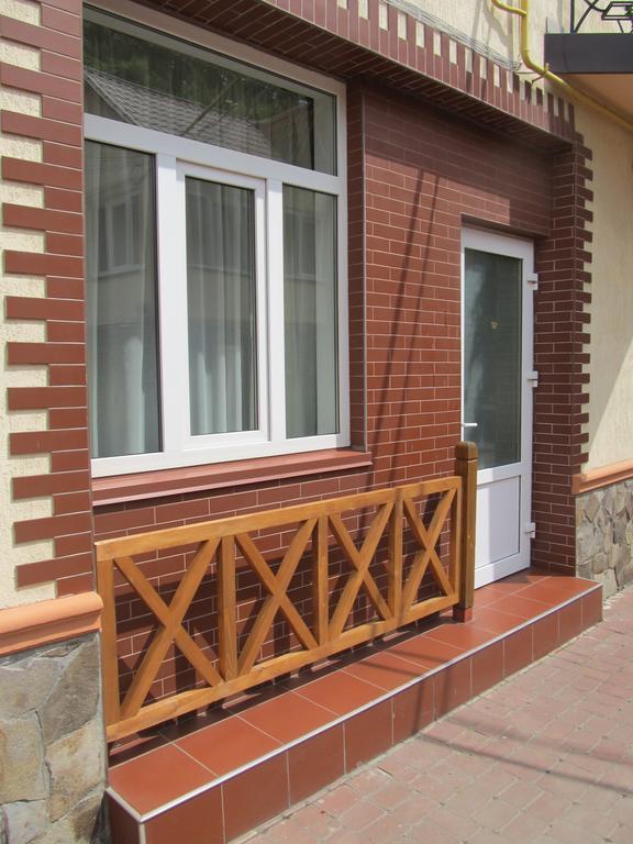 Kaiser Hotel Chernivtsi Exterior foto